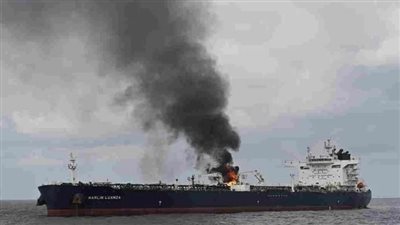 التفاصيل الكاملة لحريق ناقلة نفط في البحر الأحمر نتيجة هجوم مسلح