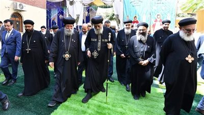 البابا تواضروس الثاني يزور كنيسة 