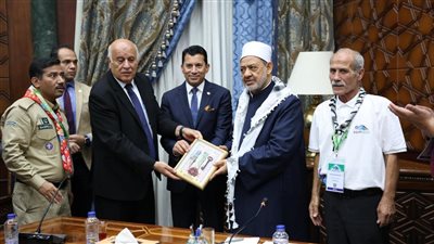 شيخ الأزهر يناقش مع وزيري الرياضة في مصر وفلسطين نشر قيم التسامح
