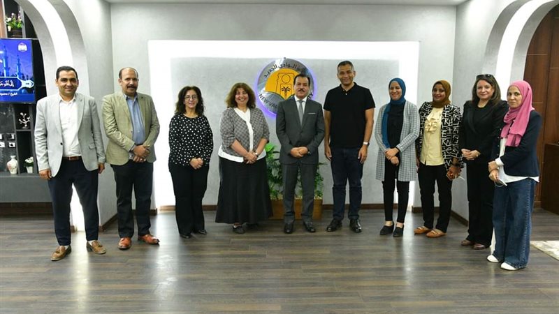 رئيس الجامعة والوفد،