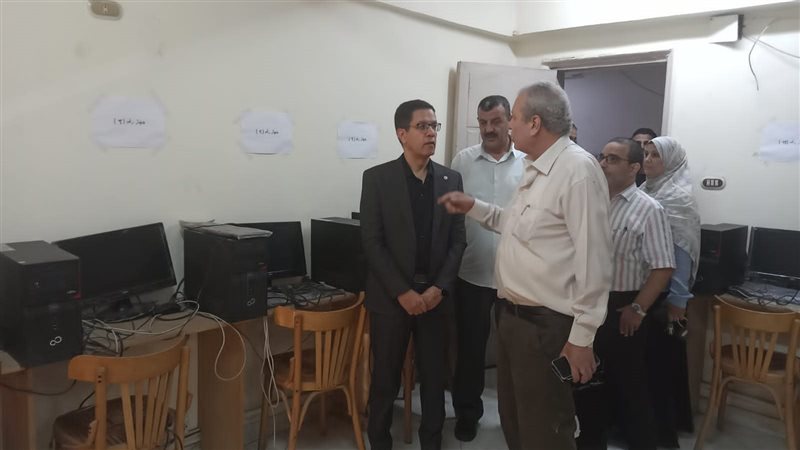 رئيس جامعة بنها يتفقد
