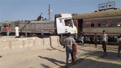 المزلقان مغلق وعليه حراسة مرورية، السكك الحديد تكشف تفاصيل حادث قطار برج العرب 