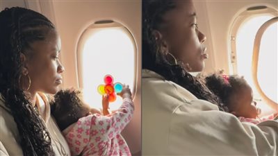  لحظات مرعبة، طفلة تكسر نافذة طائرة أثناء الرحلة (فيديو)