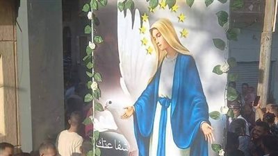 مشاهد الاحتفال بدورة العذراء مريم في قرية 