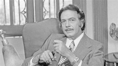 كمال الشناوى.. حكاية مدرس الرسم الذي أصبح أشهر نجوم السينما.. قدم 160 فيلمًا أخرها: 