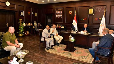 محافظ الأقصر: قرار مد ساعات فتح المحال التجارية يستهدف تنشيط حركة التجارة