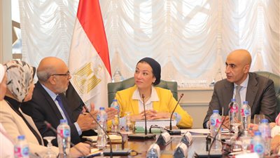 عبد اللطيف: نحرص على دمج المفاهيم البيئية الحديثة في المناهج التعليمية 