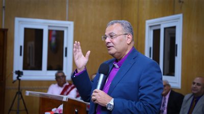 رئيس الإنجيلية يهنئ الوزير عباس كامل بمنصبه الجديد