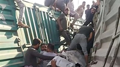 السكك الحديدية تدفع بـ فرق الطوارئ إلى موقع حادث قطار البضائع