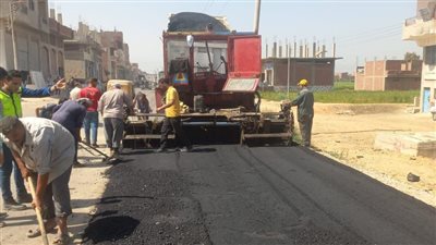 محافظ الشرقية يتابع رصف طريق الحلمية بحطيط بمركز أبو حماد