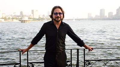 فوجئت بكفاءة وتطور السينما، أبرز تصريحات النجم الإسباني إنريكي أرسي عن مصر