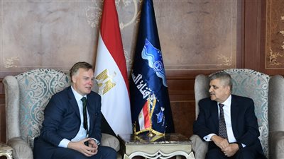 أسامة ربيع يلتقي نائب الرئيس التنفيذي لمجموعة ميرسك لبحث سبل التعاون 