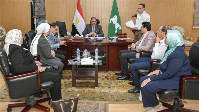 محافظ الشرقية يلتقي