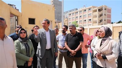 محافظ دمياط يتفقد الأعمال الجارية لرصف منطقة الشهداء
