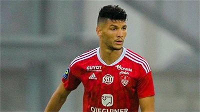 الأهلي ينهي صفقة أشرف داري واللاعب في القاهرة خلال ساعات