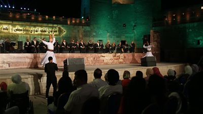 بأنشودة مدد، تفاعل كبير من جمهور القلعة مع فرقة الإنشاد الديني في مدح الرسول (صور) 