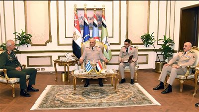 وزير الدفاع ورئيس الأركان يلتقيان رئيس هيئة الأركان العامة للقوات المسلحة اليونانية