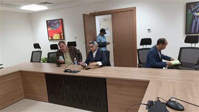 نائب محافظ الوادي الجديد تبحث إجراءات الانضمام لبورصة الكربون 