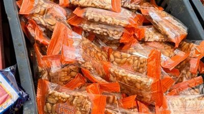 التحفظ على مصنع لإنتاج حلوى المولد يستخدم خامات فاسدة وعنوانا مخالفا للحقيقة بالفيوم