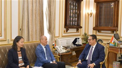 رئيس جامعة القاهرة يستقبل وفد المؤسسة الوطنية الصينية للعلوم الطبيعية