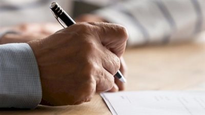  هل الوصية عقد غير ملزم ويجوز التراجع عنها ؟ القانون يجيب 