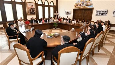 البابا تواضروس يتسلم التقرير المؤسسي السنوي لأسقفية الخدمات