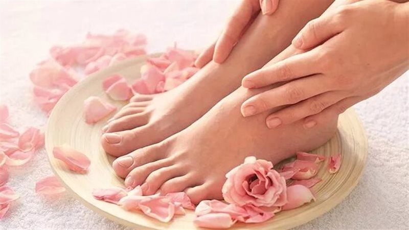 علاج تشققات الكعب،