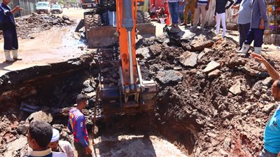 محافظ أسيوط يوجه بتوفير مياه شرب للأهالي بميدان المجذوب وتزويد المستشفيات بالمحولات