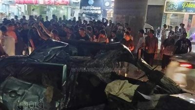 معاينة مسرح حادث انقلاب سيارة أسفر عن مصرع شابين بجسر السويس (صورة)