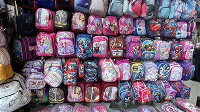 تصل لـ 1000 جنيه، تعرف على أسعار الشنط المدرسية بالأسواق (صور)