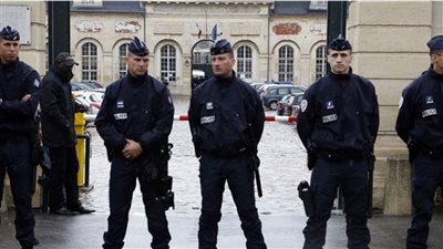 اعتداء عنيف على عمدة بلدة في فرنسا 