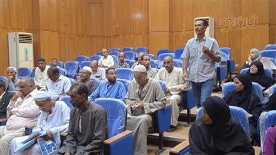 محلية إسنا بالأقصر تبحث حل 15 شكوى للمواطنين (صور)