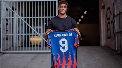 بعد ارتباطه بالأهلي، بازل السويسري يضم كيفين كارلوس لاعب إيفردون سبورت 