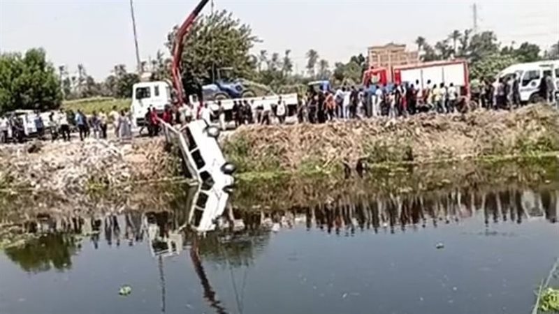لحظة انتشال ميكروباص