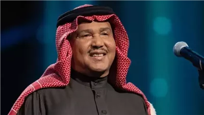 بعد محنة مرضه، أحدث ظهور لفنان العرب برفقة أسرته في باريس (فيديو) 