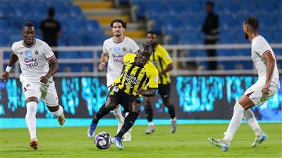 اتحاد جدة يتعادل سلبيا مع الأخدود بالشوط الأول في الدوري السعودي 