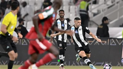 الشباب يسقط في فخ التعادل 1-1 أمام ضمك بالدوري السعودي