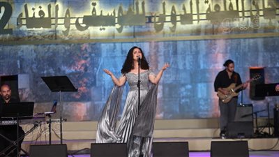 فى الليلة العاشرة بالقلعة 32، نسمة محجوب تبهر الجمهور بمزيج من الأغانى الشرقية والغربية (صور) 