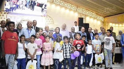 احتفالية في الأقصر لتوزيع ملابس المدرسة على الأطفال الأيتام (صور)