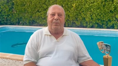 ماذا فعل أسامة عباس لكي يستمتع بحياته بعد 55 سنة فن؟ الفنان يرد