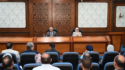 وزير الصناعة: إجراء استقصاء رأي للمستثمرين بهدف مراعاة متطلباتهم في الطروحات الجديدة 