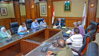 سكرتير عام محافظة سوهاج يجتمع مع مسئولي الزراعة واللجنة العليا للتصالح