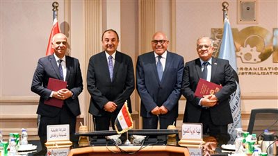 وزير قطاع الأعمال العام ورئيس العربية للتصنيع يشهدان توقيع بروتوكولات لدعم التصنيع المحلي 