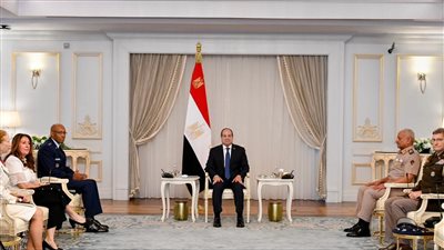  السيسي يستقبل رئيس هيئة الأركان المشتركة الأمريكية.. ويطالب بتكثيف الضغوط لنزع فتيل التوتر ووقف حالة التصعيد التي تهدد أمن واستقرار المنطقة بالكامل.. ويحذر من مخاطر فتح جبهة جديدة في لبنان