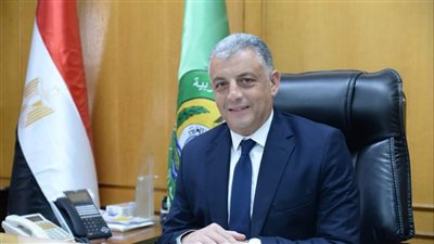 محافظ الإسماعيلية يقدم التعازي في ضحايا حادث قطاري الزقازيق  