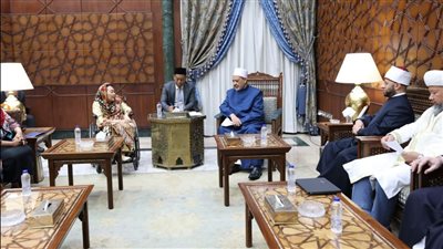 شيخ الأزهر يستقبل ضيوف مؤتمر الشئون الإسلامية ويؤكد: وزير الأوقاف مؤتمن على قضايا المرأة 