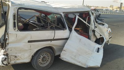 التحقيق في مصرع شخص وإصابة 14 آخرين في انقلاب ميكروباص أعلى الطريق الدائري (صور)