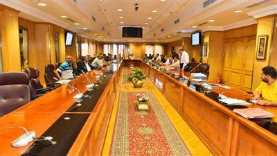 محافظ أسيوط يعلن توقيع 60 عقد تقنين وضع يد على أراضي أملاك الدولة بعد استيفاء الشروط