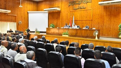 محافظ أسيوط يناقش سبل تنمية إيرادات العبارات النهرية 