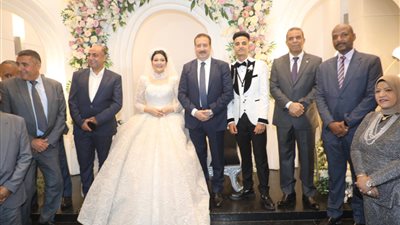  محافظ المنوفية يشارك عروسين أيتام حفل زفافهما (صور)